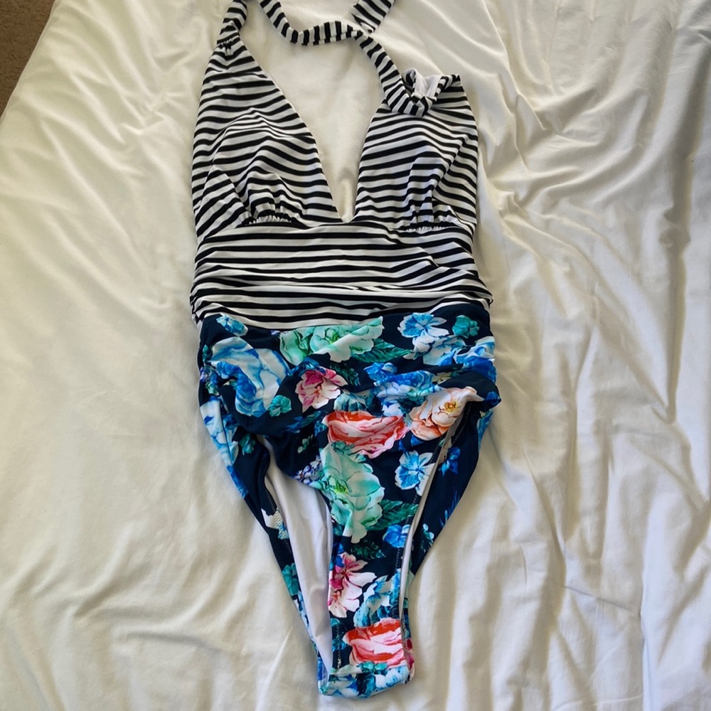 Cupshe bathing suit. NWT.